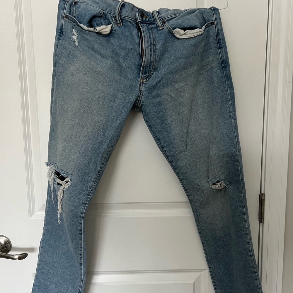 Slim GAP Lightwash Jeans- 33x30